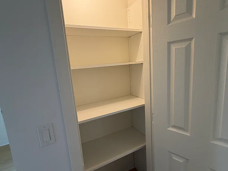 2220 W Victory Blvd #M1 — Photo 10