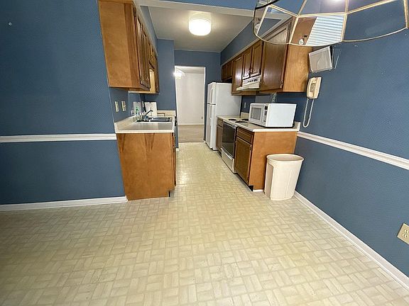 4th image of 1092 Kensington Ln
