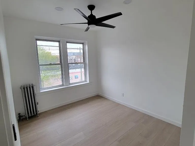 544-56 Market St — Photo 3