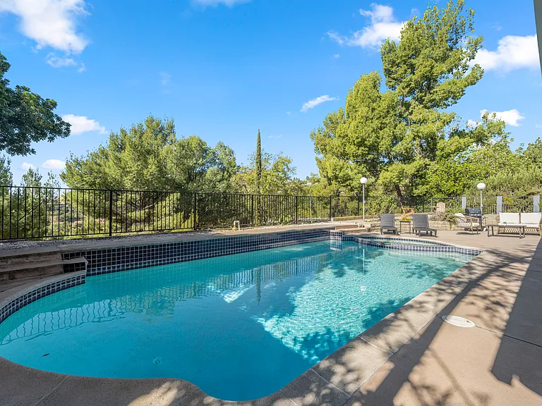 3258 Kirkham Dr — Photo 12
