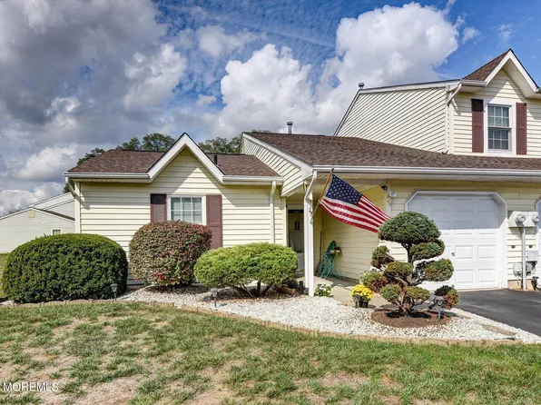 25 Schooners Sq, Howell, NJ 07728