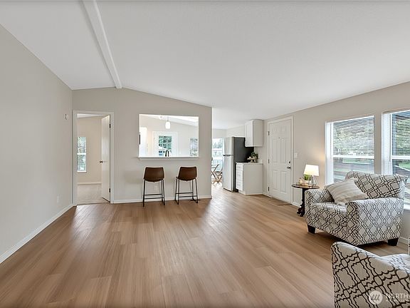 4th image of 23610 119th Street Ct E