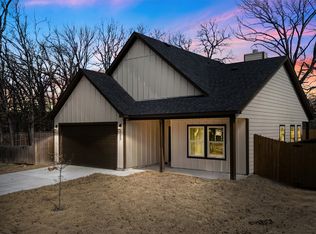 202 Meadow Lake Dr, Mabank, TX 75156