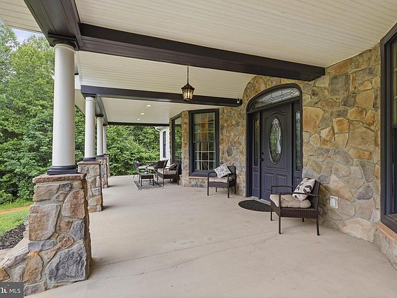 4th image of 58 Rock Springs Ln