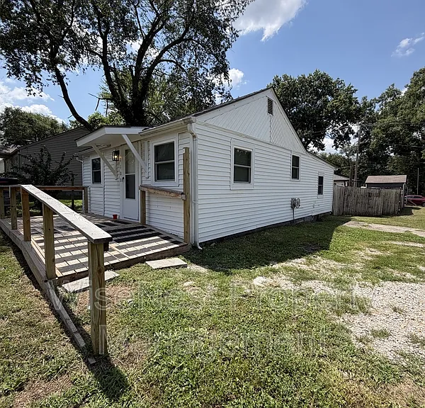 1100 S Savage St — Photo 2