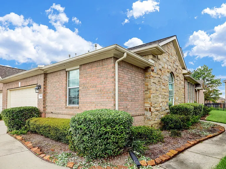 18618 Jaya Loch Ct — Photo 2