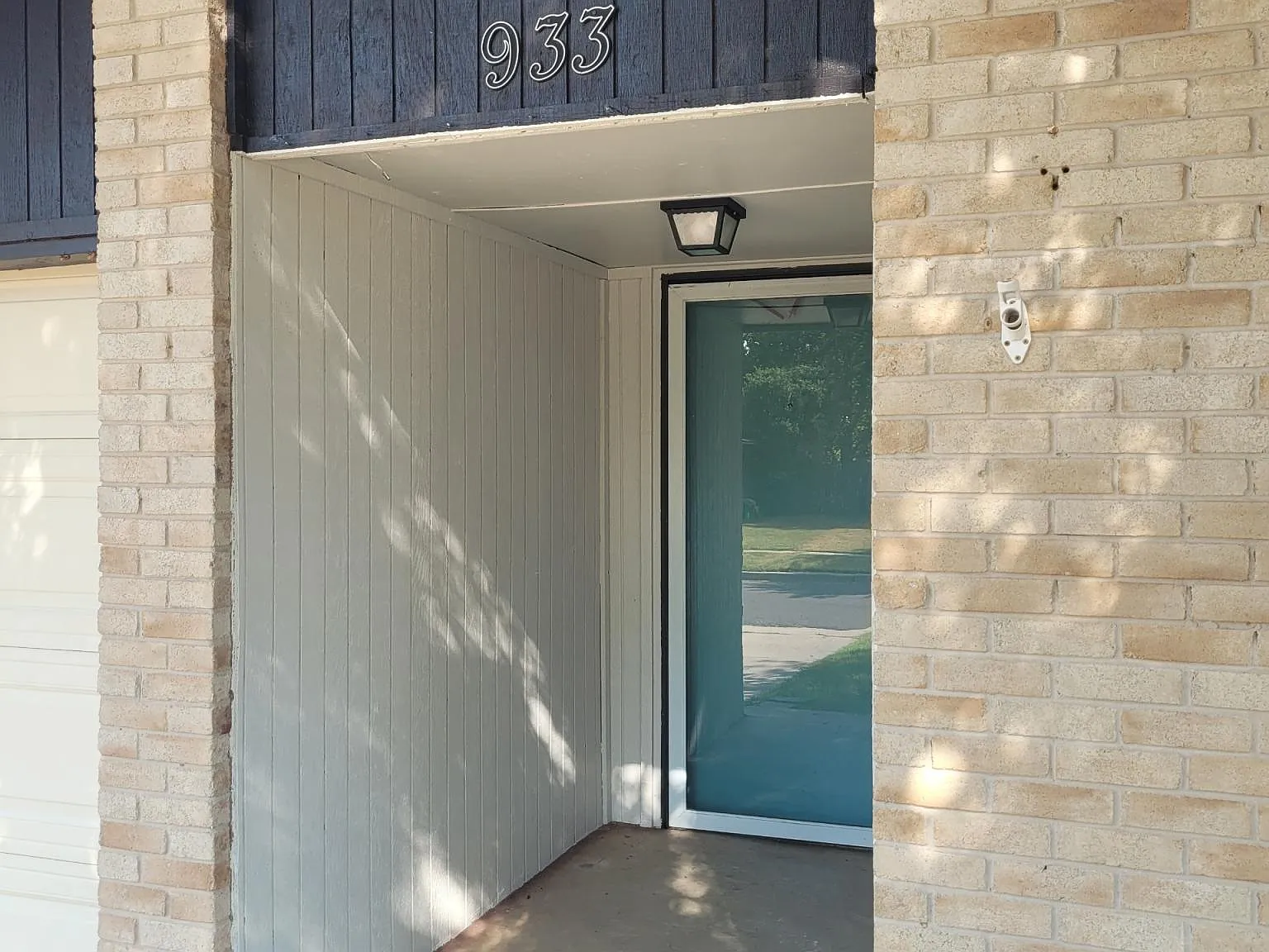 933 Branchwood Dr — Photo 3