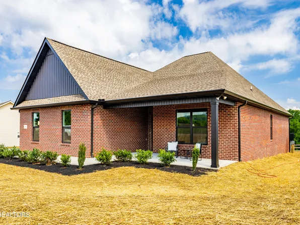 2038 Griffitts Mill Cir, Maryville, TN 37803