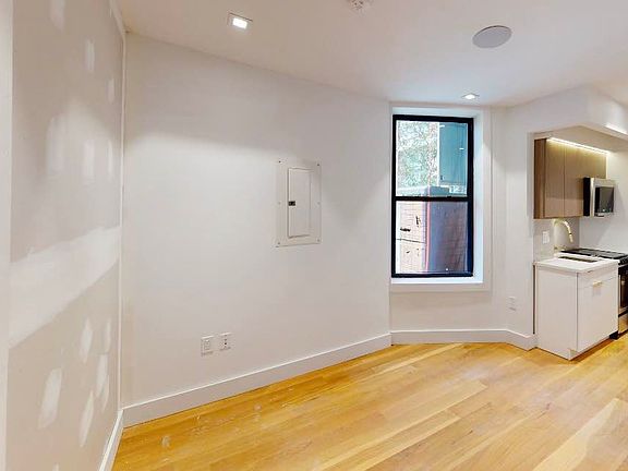 5th image of 226 E 95th St APT 306