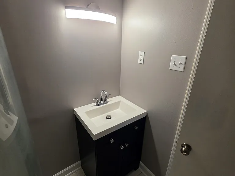 8340 Farmington Dr E — Photo 26