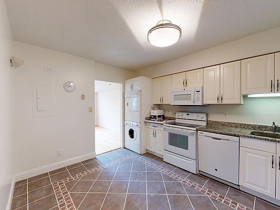 5th image of 3713 George Mason Dr #506