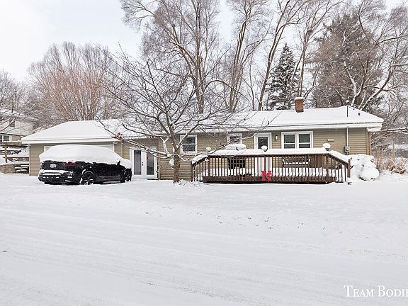 4th image of 3807 Balsam Ave NE