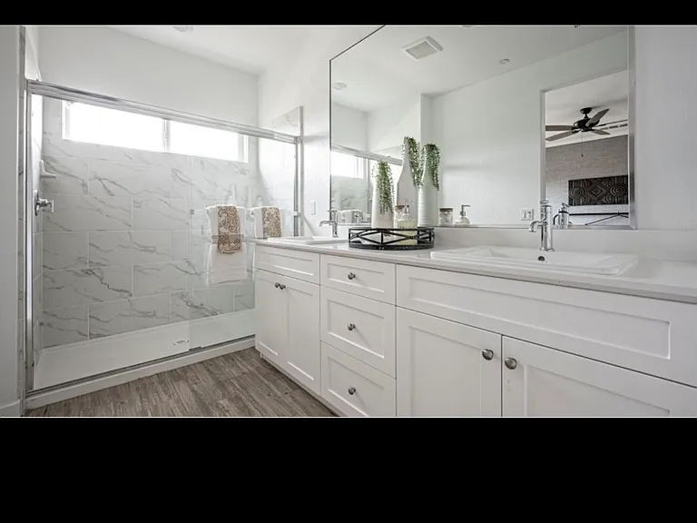1752 N Sophia St — Photo 9