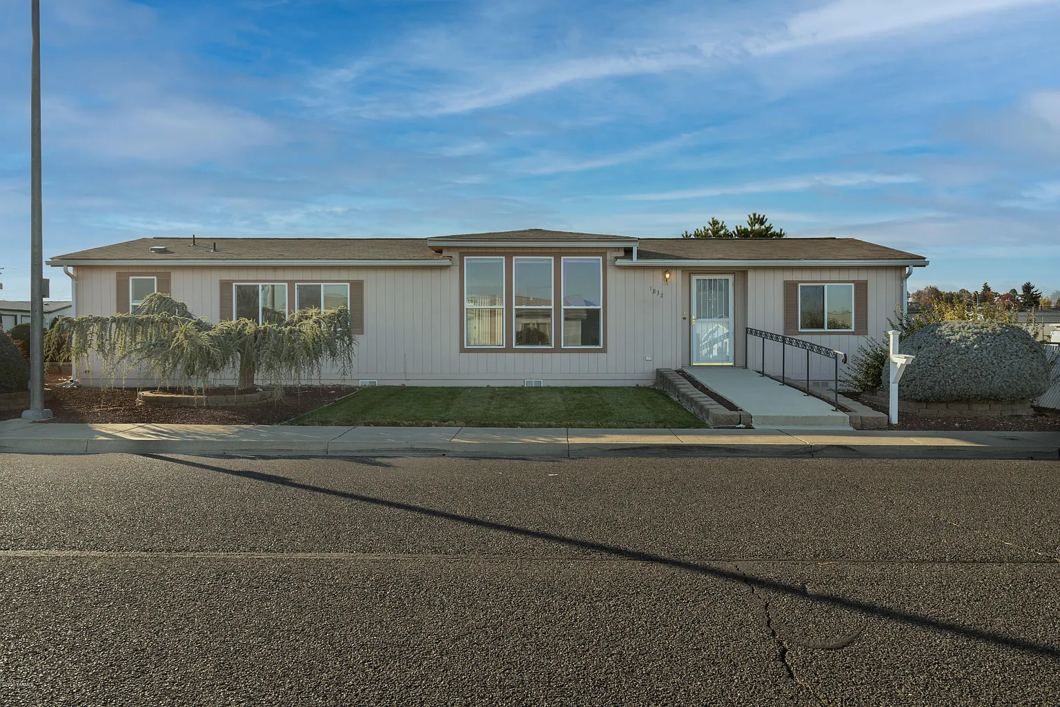1832 S 70th Ave photo 1