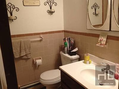 2nd image of 3148 48th St APT 2
