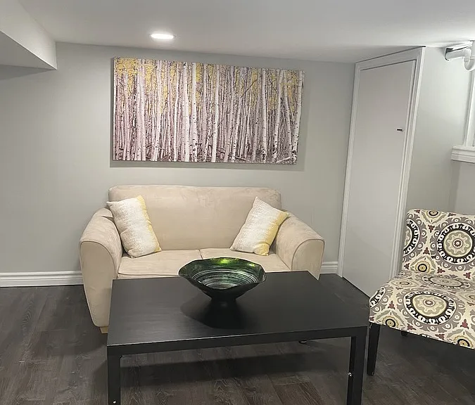 1677 Victoria Ave — Photo 20