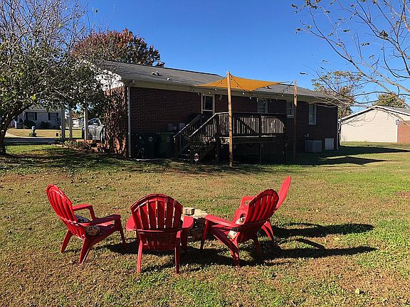 3rd image of 313 Southglenn Dr
