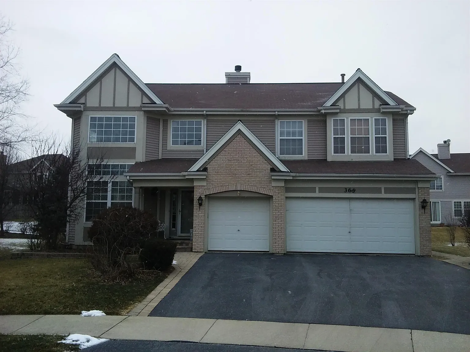 368 E 17th Pl photo 1