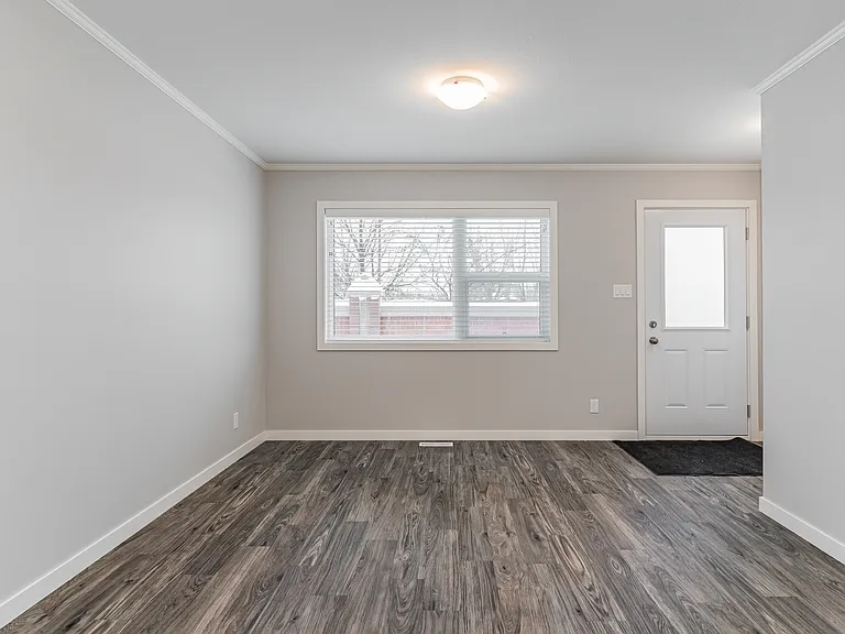 107 Thode Ave — Photo 32