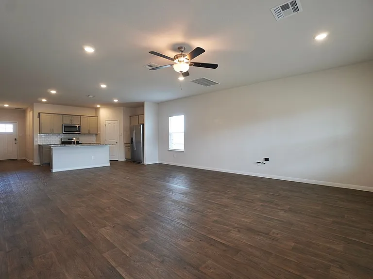 115 Bethpage Dr — Photo 7
