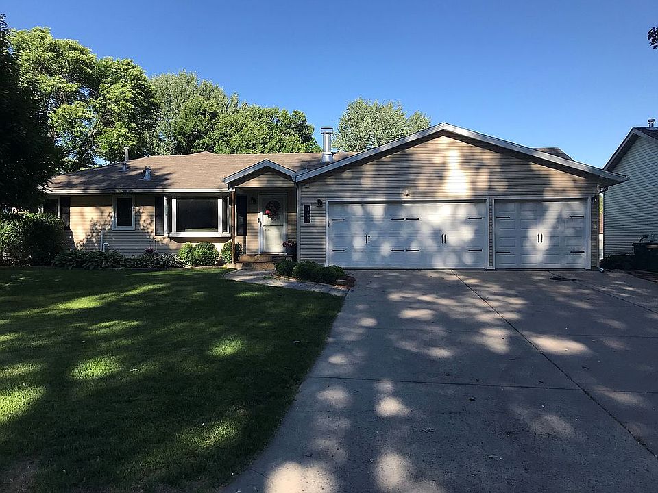 Great curb appeal on a famil