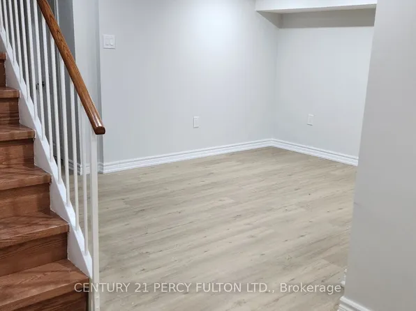 14 Farmington Cres, Toronto, ON M1S 1G1