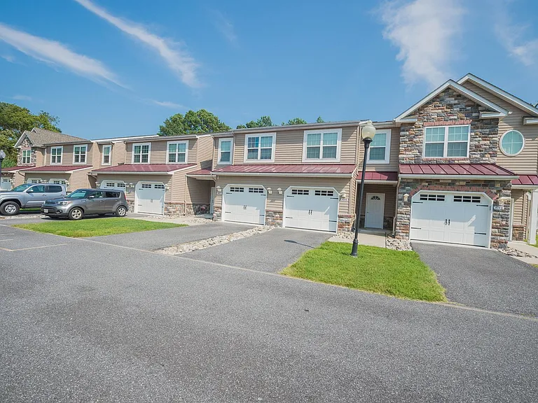 403 Parkview Ct — Photo 13