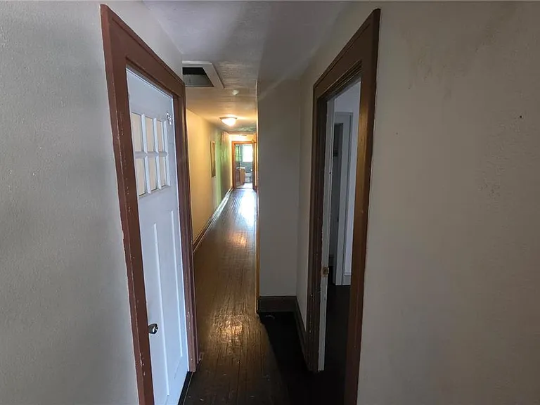 233 W Ridge St — Photo 7