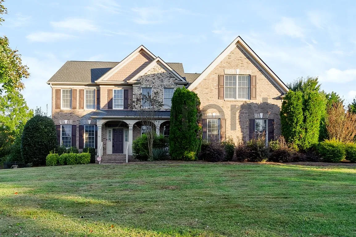4 bed, 4200 sqft, $4,425 — Photo 1