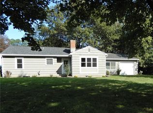 74 Oakridge Dr, Rochester, NY 14617