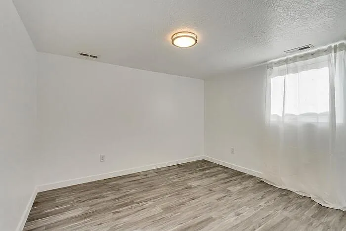 235 N 800 E — Photo 12