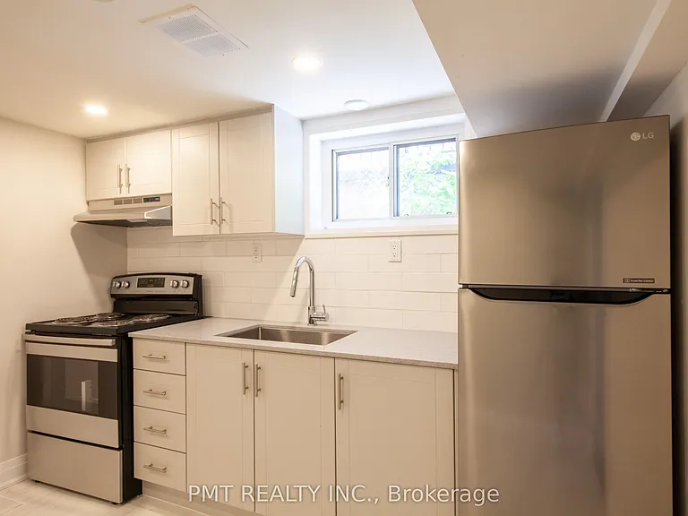 34 Robindale Ave #BASEMENT — Photo 2