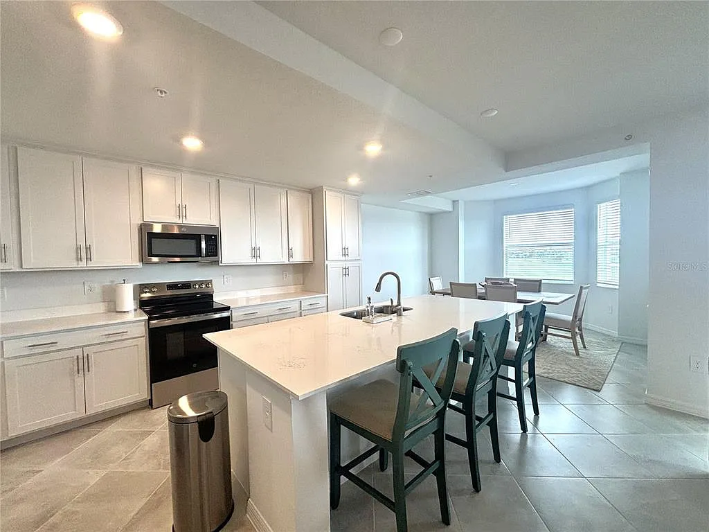 2 bed, 2.0 bath, 1120 sqft, $6,000 — Photo 3