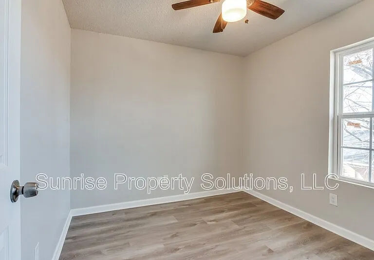 4713 Love Dr — Photo 22