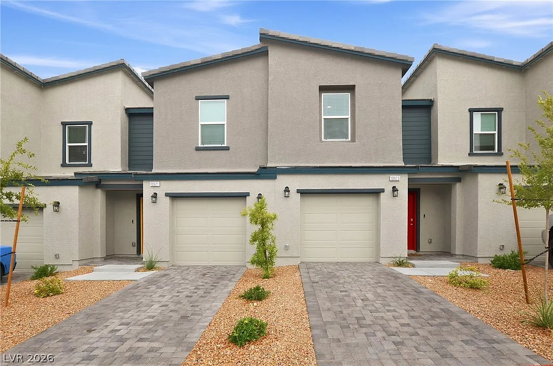 3 bed, 2.5 bath, 1321 sqft, $2,000 — Photo 1