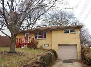 35 Swigart St, Barberton, OH 44203