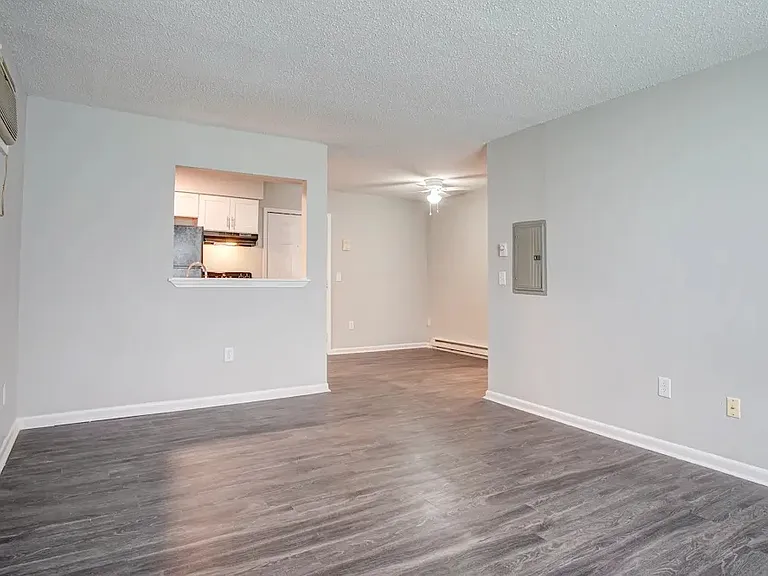 Point Place Apartments — Photo 16