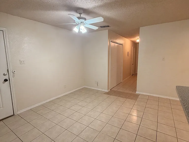 810 W Olmos Dr — Photo 17