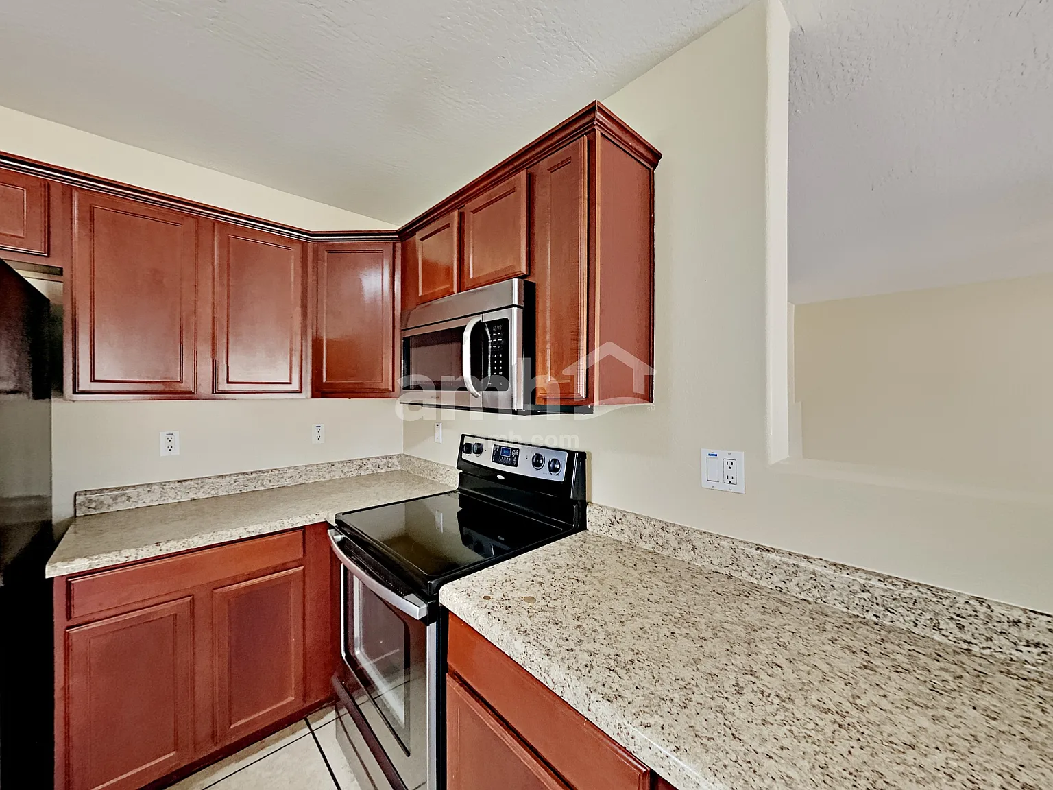 5 bed, 3.0 bath, 2228 sqft, $2,340 — Photo 4