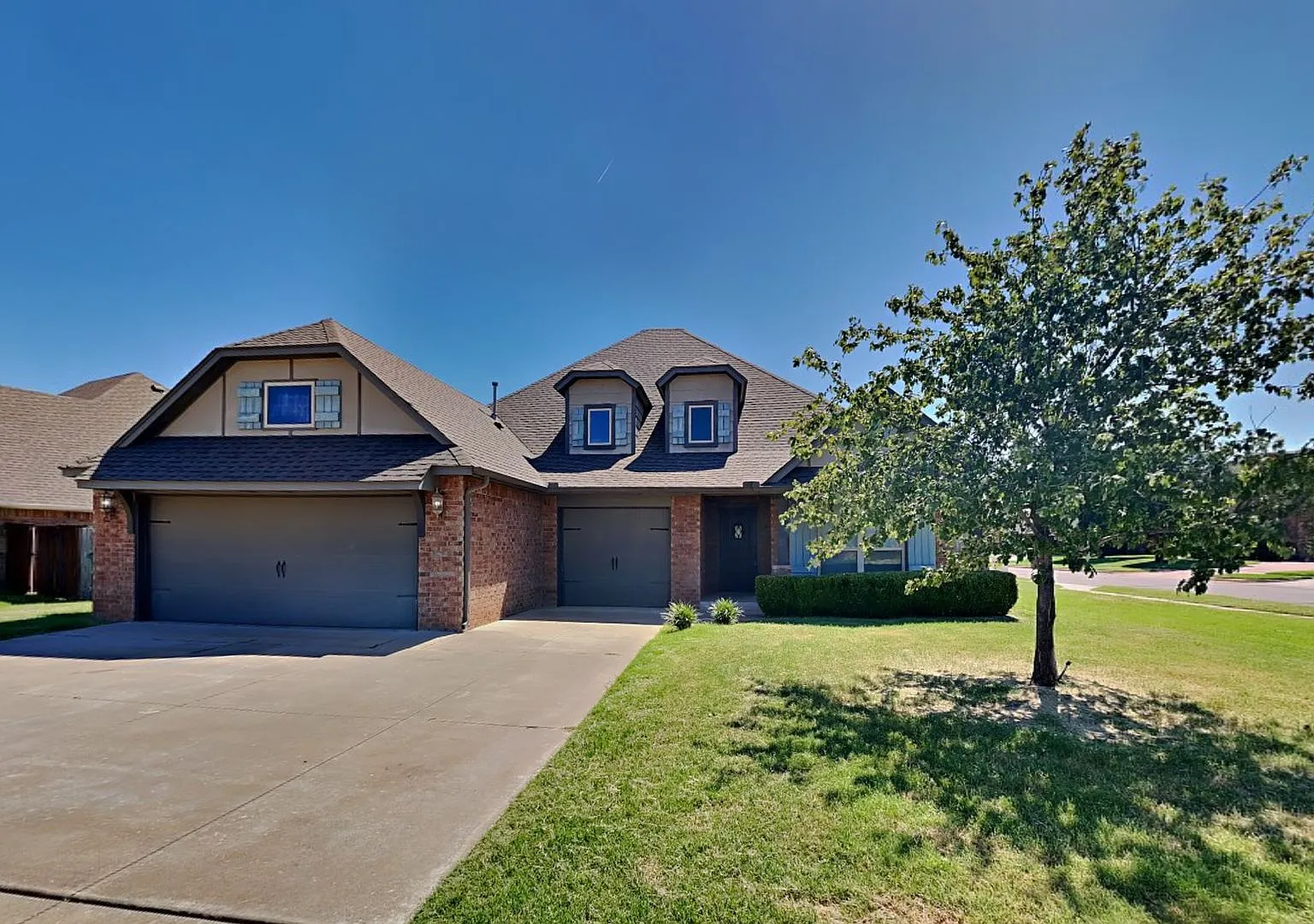 Luxury 4 Bedroom 2 Bath in Mustang Schools — Photo 2
