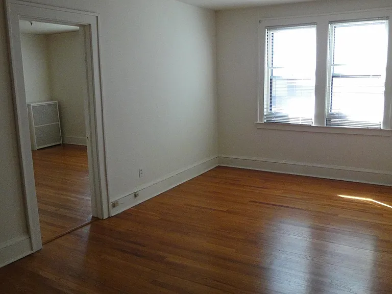 12 Robin Rd — Photo 3