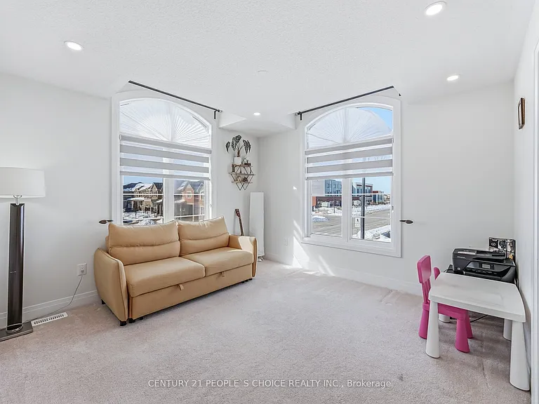 744 E Kennedy Cir W #UPPER — Photo 36