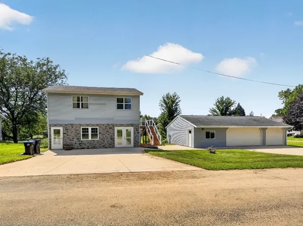 601 Sparks St, Delmar, IA 52037