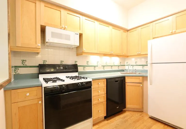 1257 W Flournoy St #1R — Photo 8