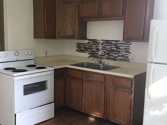 4th image of 16 Blossom Ln #2
