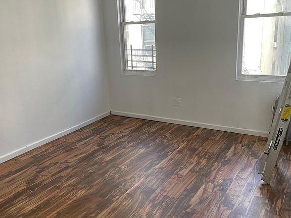 4th image of 1241 College Ave APT 2