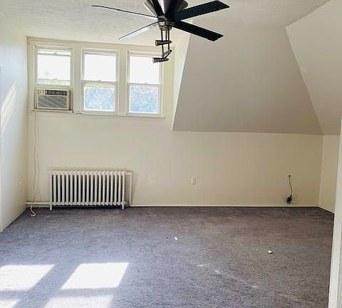 5th image of 23340 Wellington Cres Unit 1
