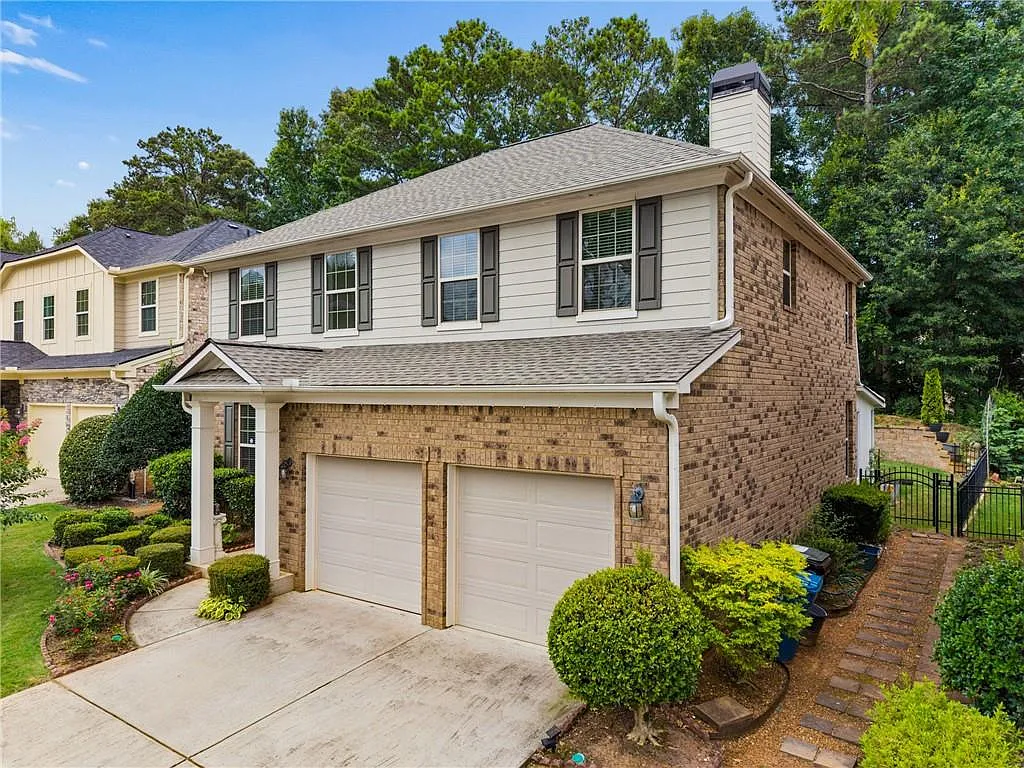 4 bed, 2.5 bath, 2522 sqft, $3,500 — Photo 2