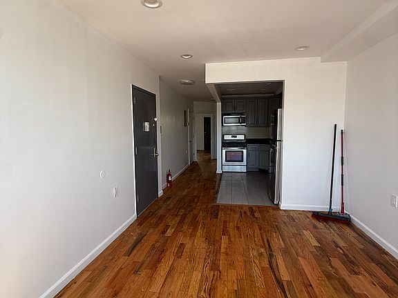 2nd image of 228 Beach 32nd St #1