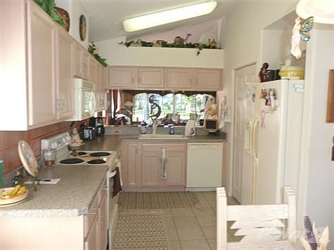 Light and Bright Kitchen